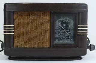 A Philips 208U 05, brown Bakelite valve radio, c.1943/44, 25 x 14 x 17cm.