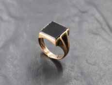 A 9ct gold signet ring having onyx panel with moulded shoulders, size P & 6g