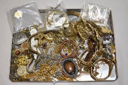 A tray full of mixed gold and silver tone jewellery and costume jewellery.