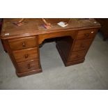 A Victorian mahogany dressing table (af)