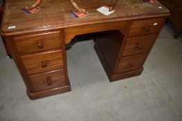 A Victorian mahogany dressing table (af)