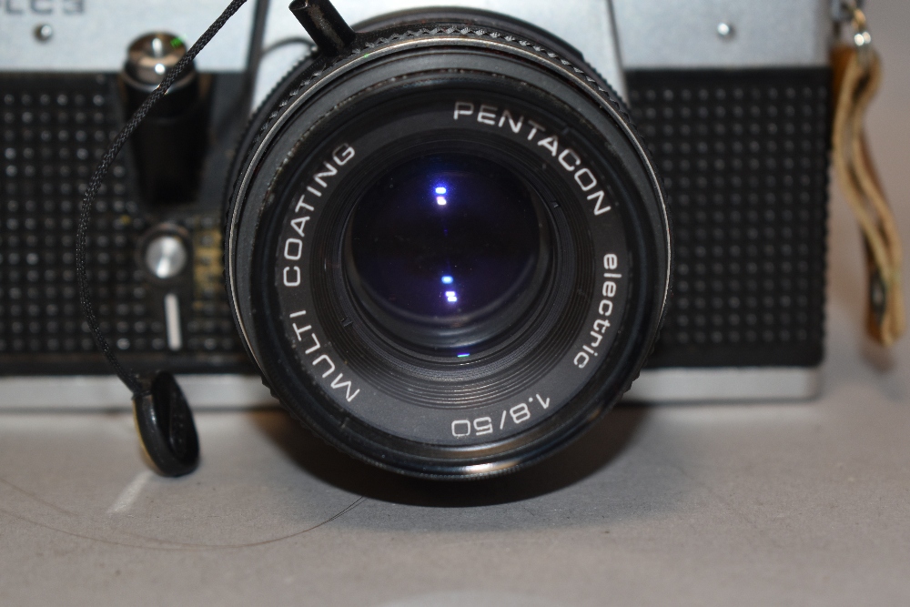 A Praktica PLC3 camera with Pentacon electronic 1,8/50 lens - Image 3 of 3