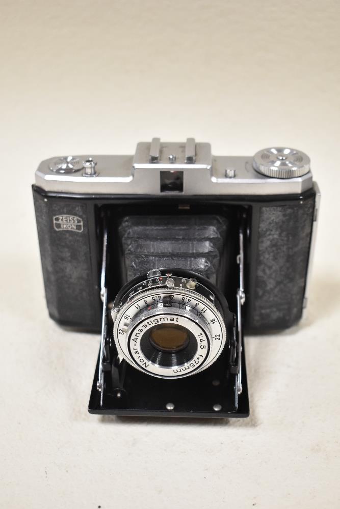Two cameras. A Zeiss Ikon folding camera and a Voightlander Vito CLR - Image 4 of 5
