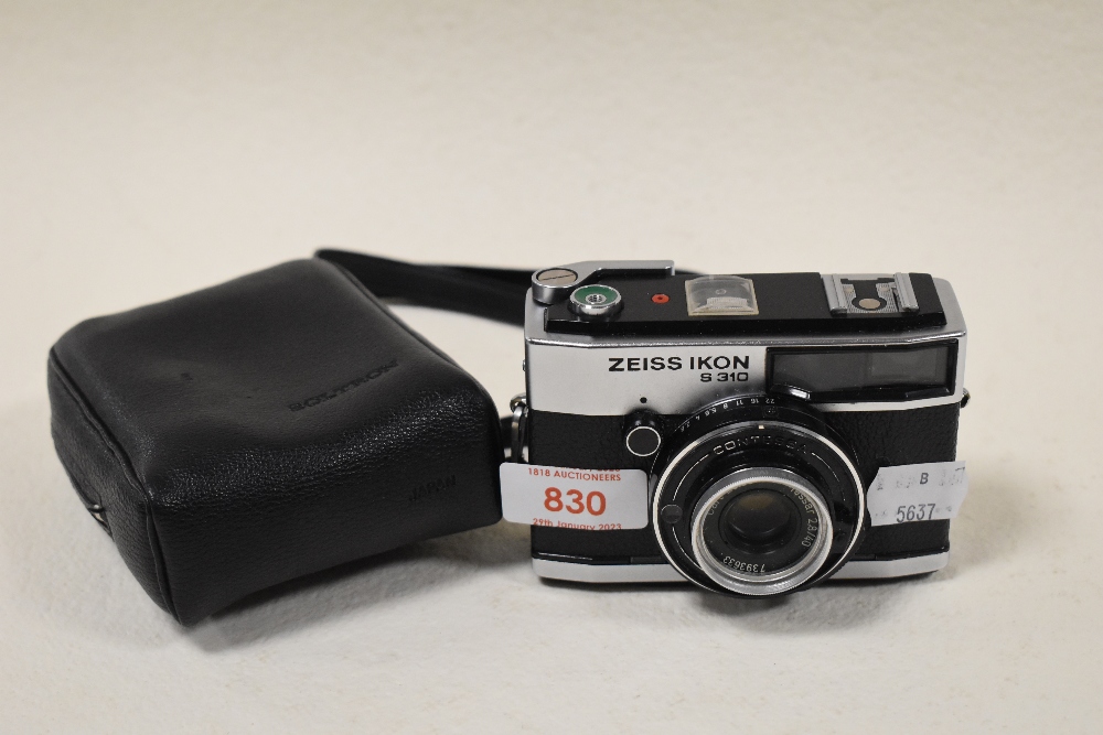 A Zeiss S310 camera with Carl Zeiss Tessar 2,8/40 lens