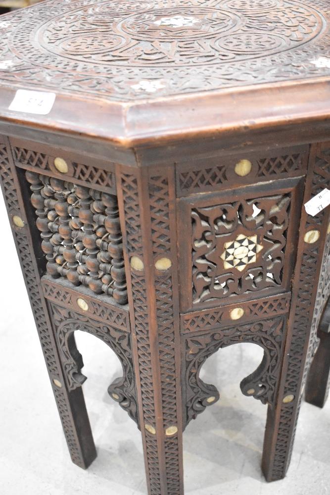 An Indian carved octagonal occasional table having mother of pearl inlay (af) - Image 3 of 3