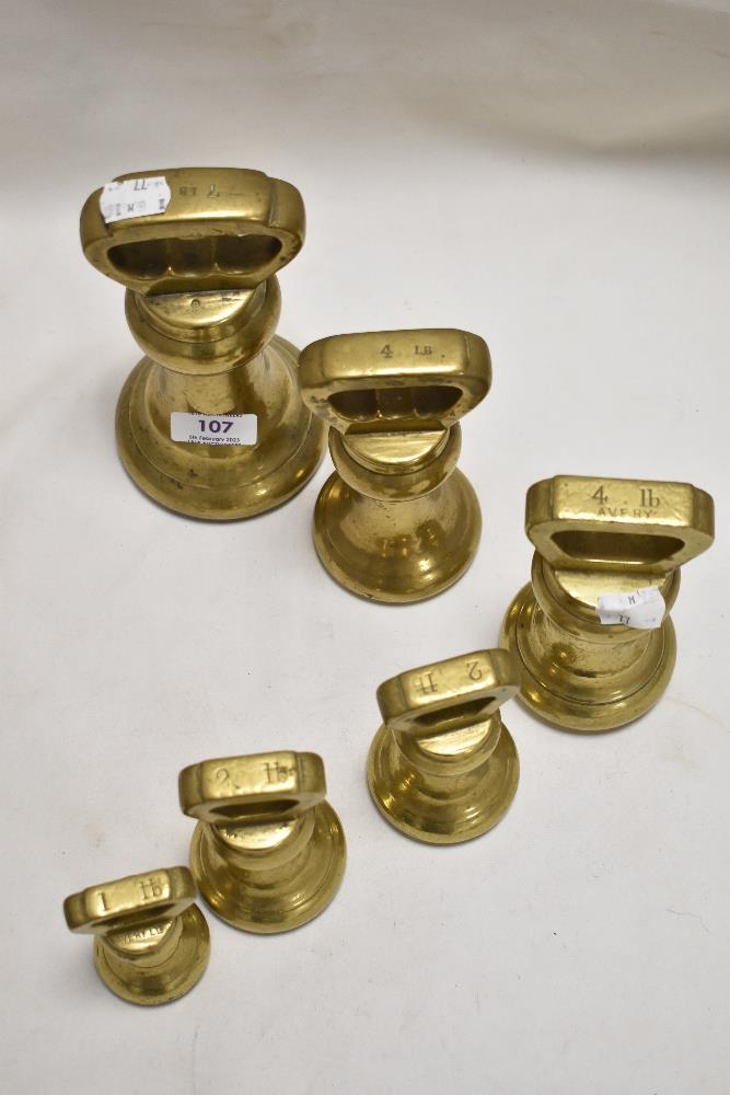 A fine set of graduated brass kitchen weights - Image 2 of 2