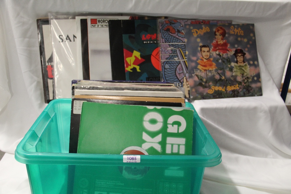 A box of sixty dance 12' singles. Techno, drum'n'bass, house all covered here