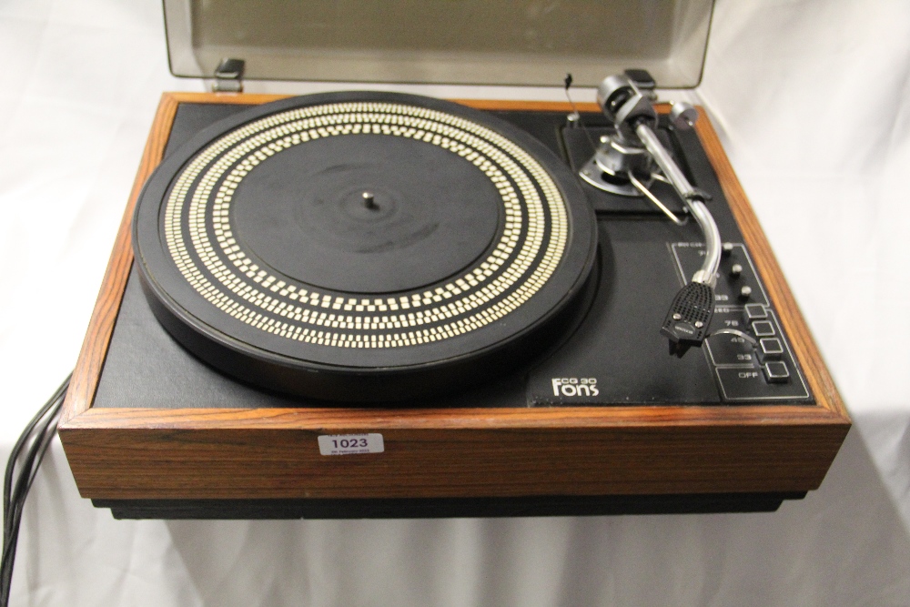 A top end turntable made by Fons. The Fons CQ30 is a great piece of three speed transcription