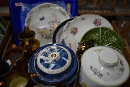 A boxed Aynsley 'Cottage Garden' cake plate and knife, a Royal Worcester cake plate, a Spode 'Summer