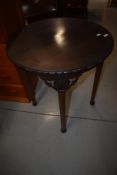 An early 20th Century mahogany occasional table, diameter approx. 66cm