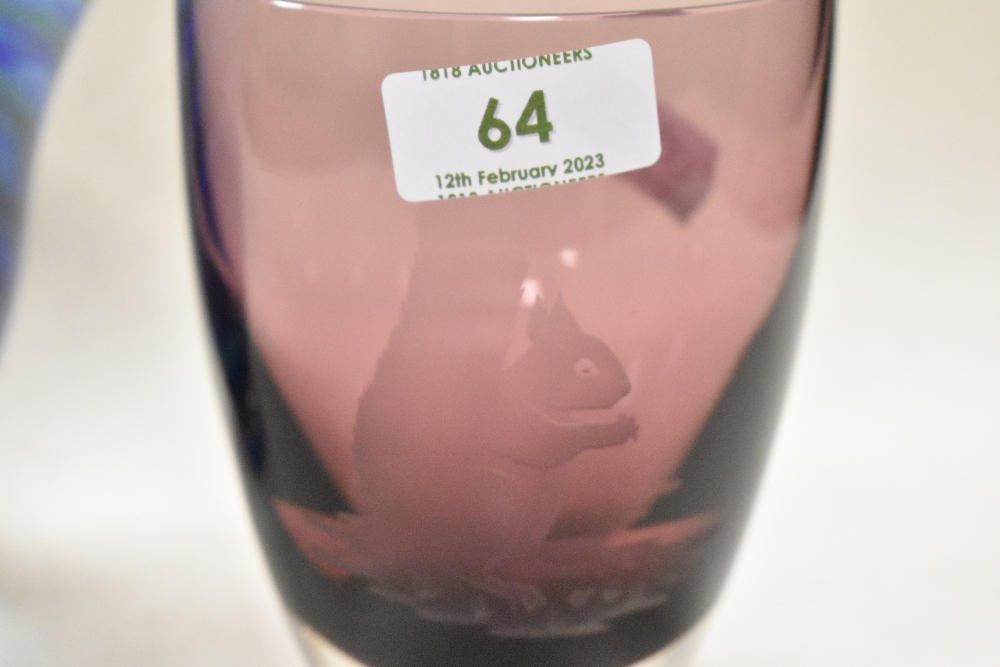 An Amethyst toned glass or beaker having etched Squirrel design, possibly Caithness and an art glass - Image 2 of 3