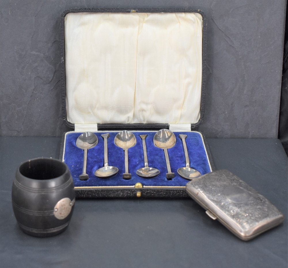 A cased set of six silver coffee spoons, marks for Birmingham 1921, maker William Henry Leather,