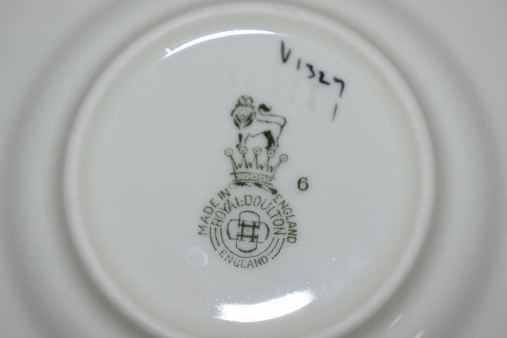 An early 20th century Royal Doulton Blue Iris pattern part tea service in good condition, Rd 776,716 - Image 3 of 3