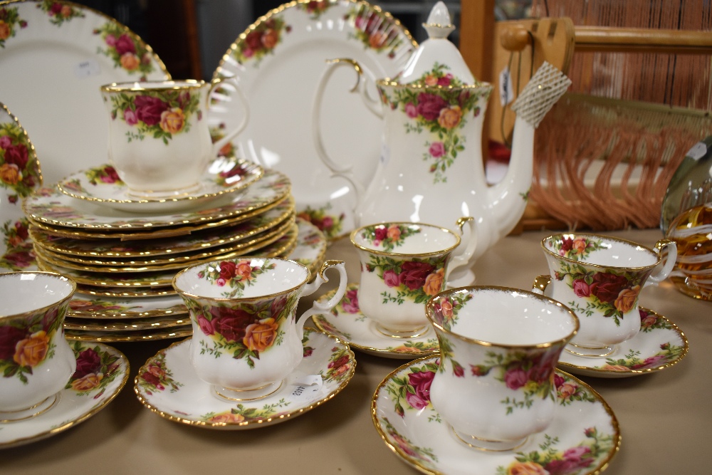 A Royal Albert Old Country Roses pattern part tea service, as new including five dinner plates, - Image 3 of 3