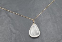 A clear agate pendant on a 9ct gold chain, chain approx 22' & 1.5g