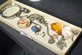A small lot of costume jewellery, to include silver tone bracelet, vintage enamelled brooch etc.