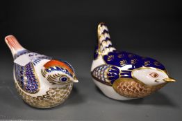 Two Royal Crown Derby Gold stopper paper weight figures of a Gilded Finch and a Wren