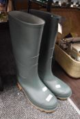 A pair of Lomond green Wellington Boots (size 8)