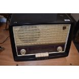 A vintage Phillips wireless valve radio, sold as untested for spares/repair