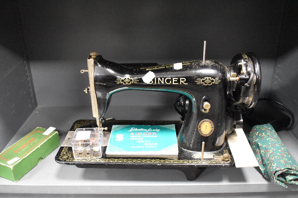 An early 20th century Singer Sewing Machine 15K no. EG760892.