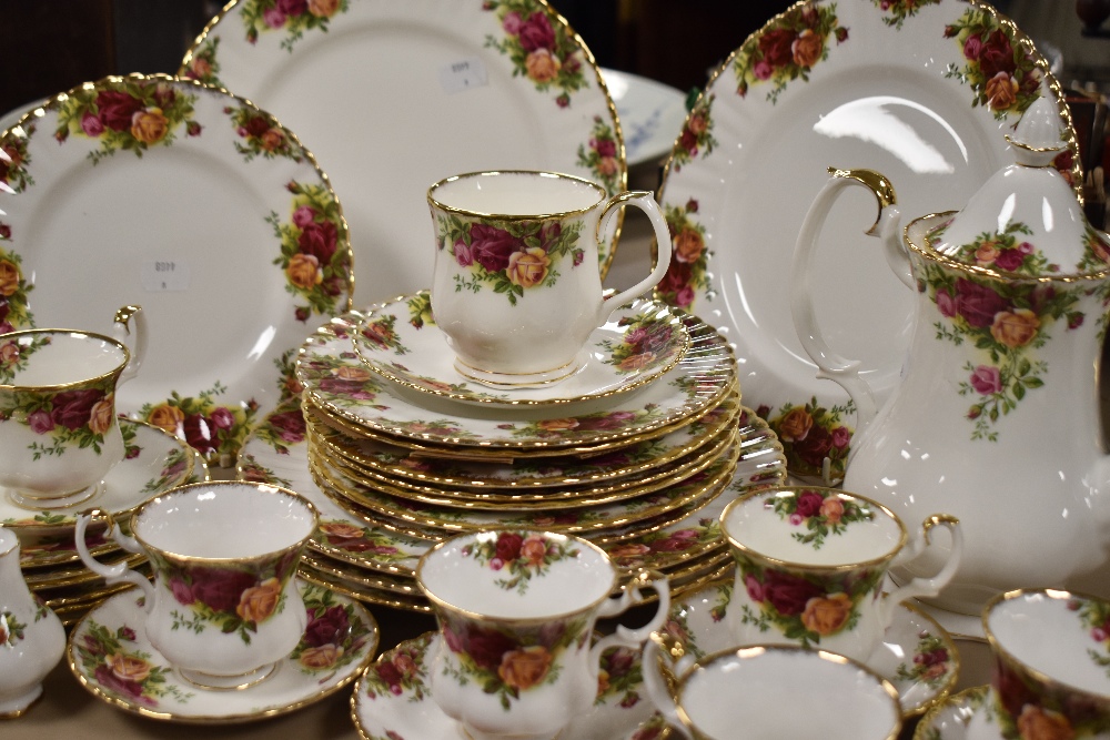 A Royal Albert Old Country Roses pattern part tea service, as new including five dinner plates, - Image 2 of 3