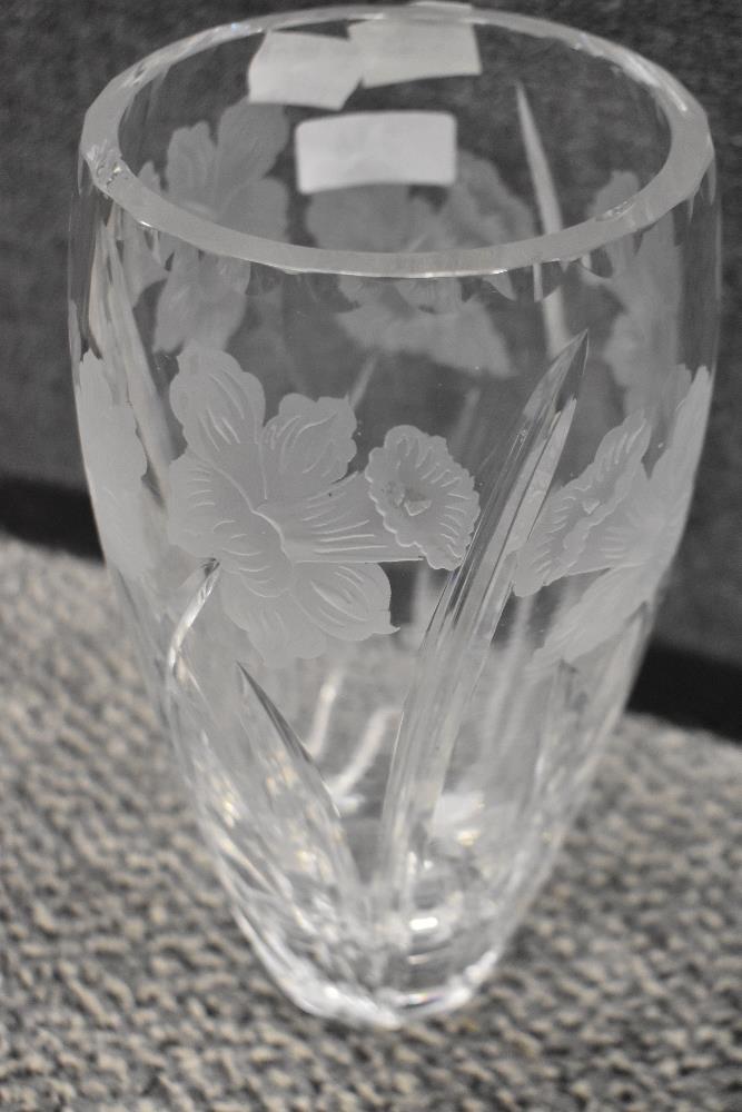 A modern Webb Corbet clear cut crystal vase with etched Daffodil design. - Image 2 of 2