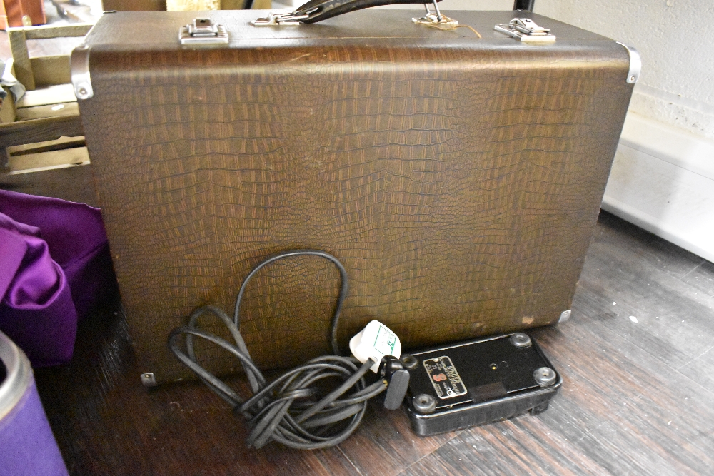 A 20th century electric Singer Sewing machine 99k with original case, accessories and manuals. - Image 6 of 6