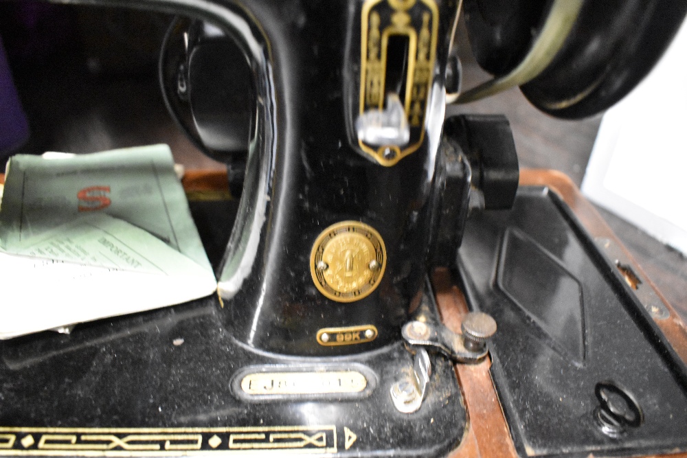 A 20th century electric Singer Sewing machine 99k with original case, accessories and manuals. - Image 4 of 6