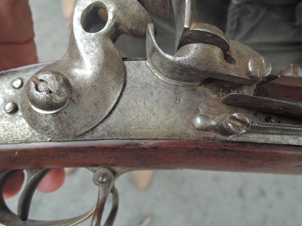 An India Pattern Brown Bess pattern 1797 .75 calibre, barrel length 39', stamped on lock plate - Image 4 of 6