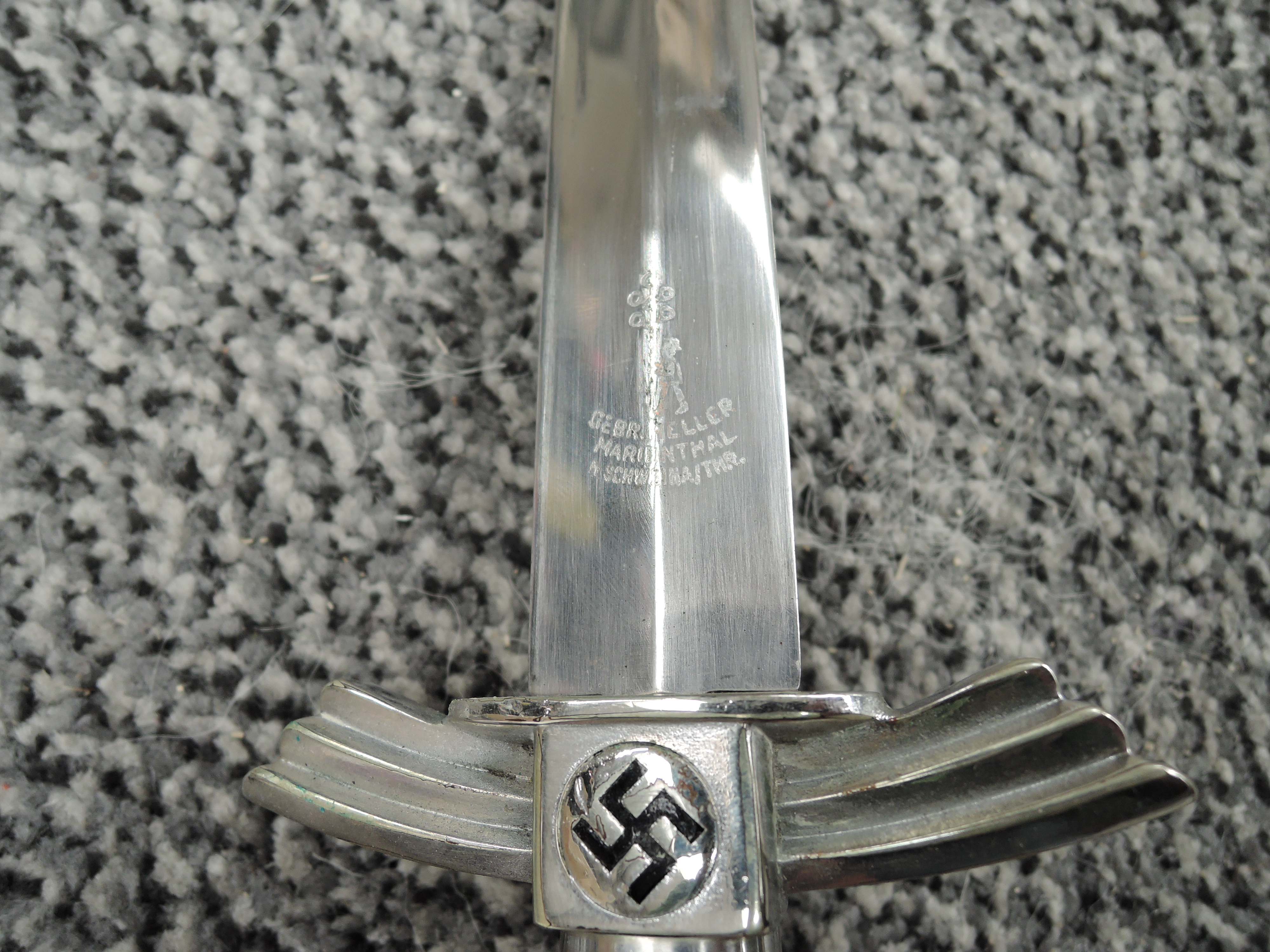 A WW2 DLV German Nazi Glider pilot dagger with scabbard, blade marked GEBR HELLER, Marienthal, - Image 3 of 11