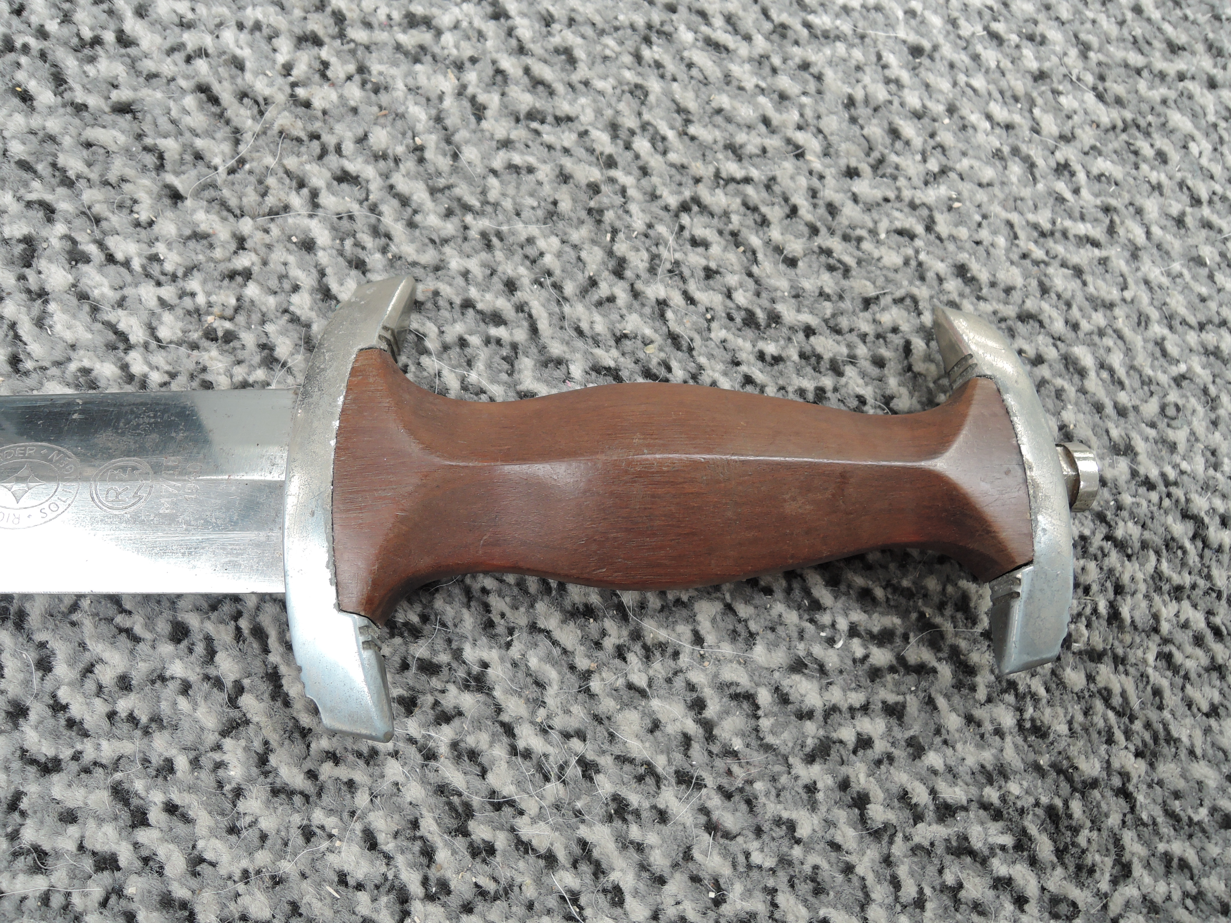 A German WWII SA Service Dagger 1933 with black scabbard, brown grip, blade marked Alles Fur - Image 2 of 7