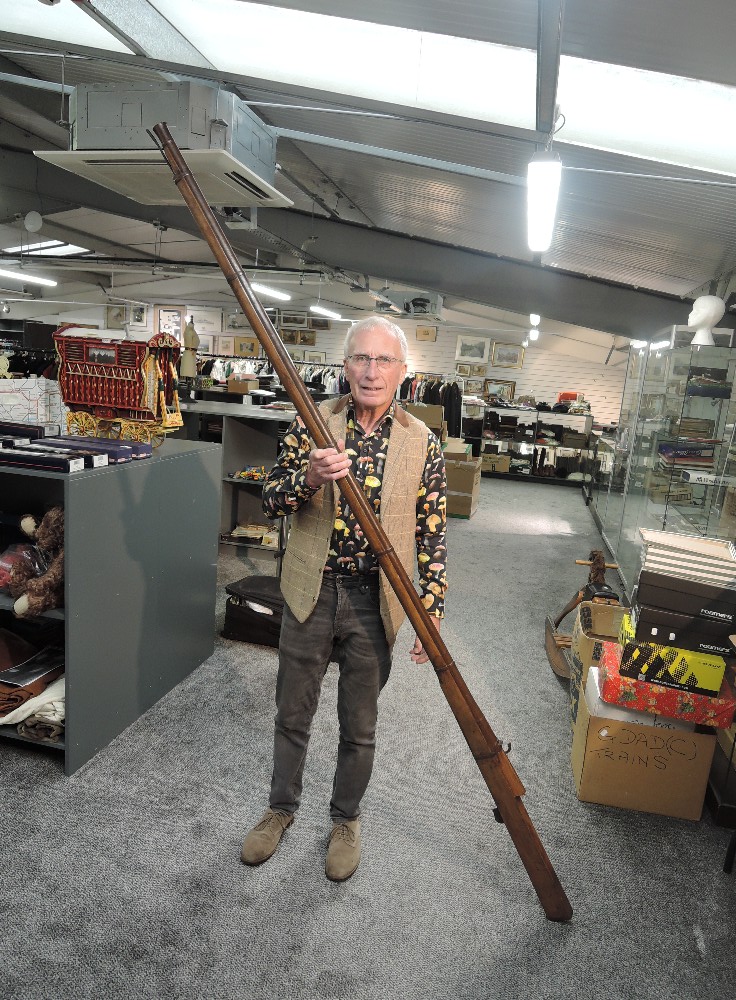 A 17th/18th century Indian Matchlock Rampart Gun with ramrod present, on stock 2616, possibly on - Image 2 of 2