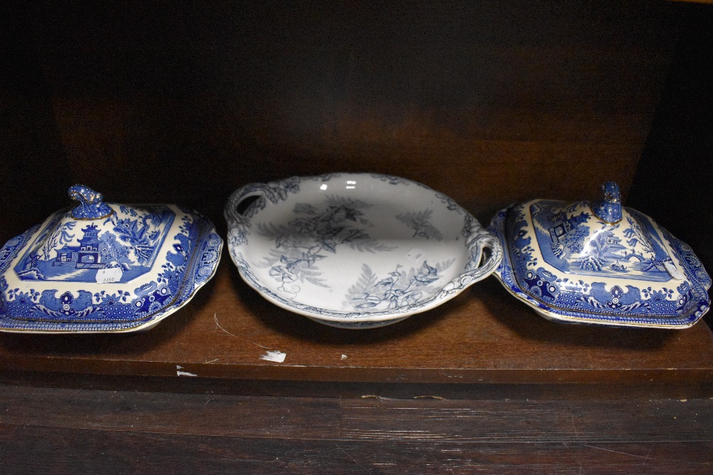 A mixed lot of late 19th and early 20th century blue and white ware, including Copeland Spode and - Image 4 of 4