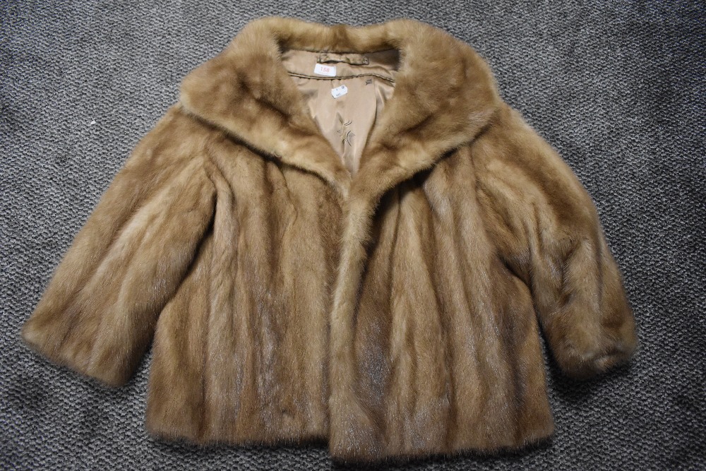 Two vintage ladies fur coats with a similar fur stole. - Image 3 of 4