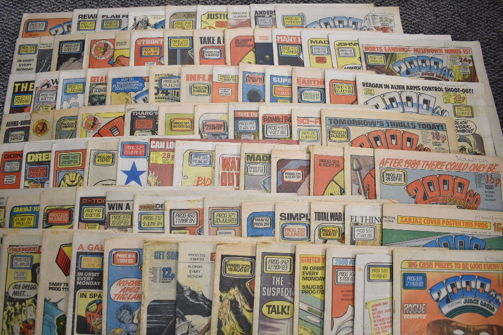 A very large collection of approximately 400 2000AD comic books from the 1980's. - Image 3 of 8