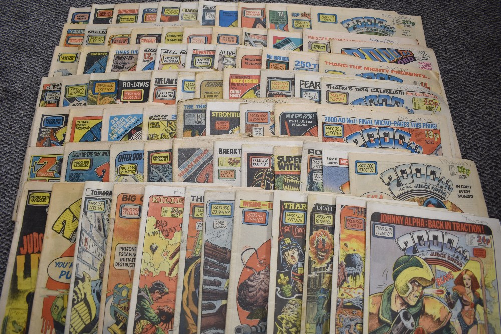 A very large collection of approximately 400 2000AD comic books from the 1980's. - Image 4 of 8