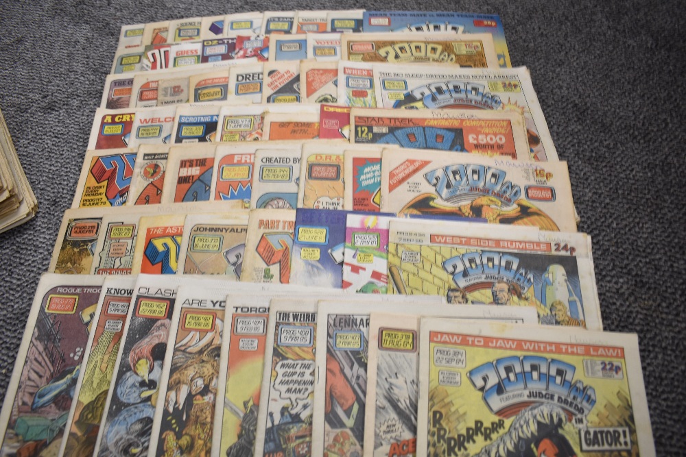 A very large collection of approximately 400 2000AD comic books from the 1980's. - Image 7 of 8