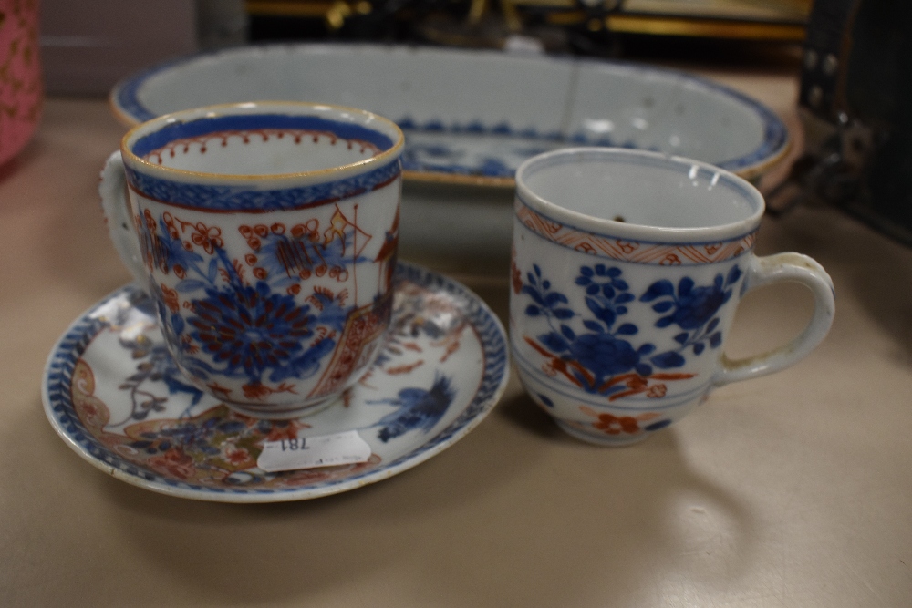 An 18th century Chinese porcelain serving dish having blue and white decoration with historical - Image 4 of 5