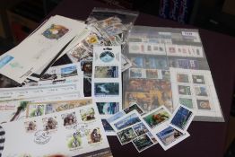 NEW ZEALAND - MNH RANGES IN S/SHEET, + COVERS, BOOKLETS, & UNSORTED PACKETS Stocksheet of MNH