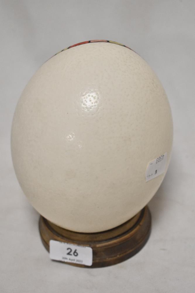 A vintage Ostritch egg having been hand decorated with an Emu design. - Image 2 of 2