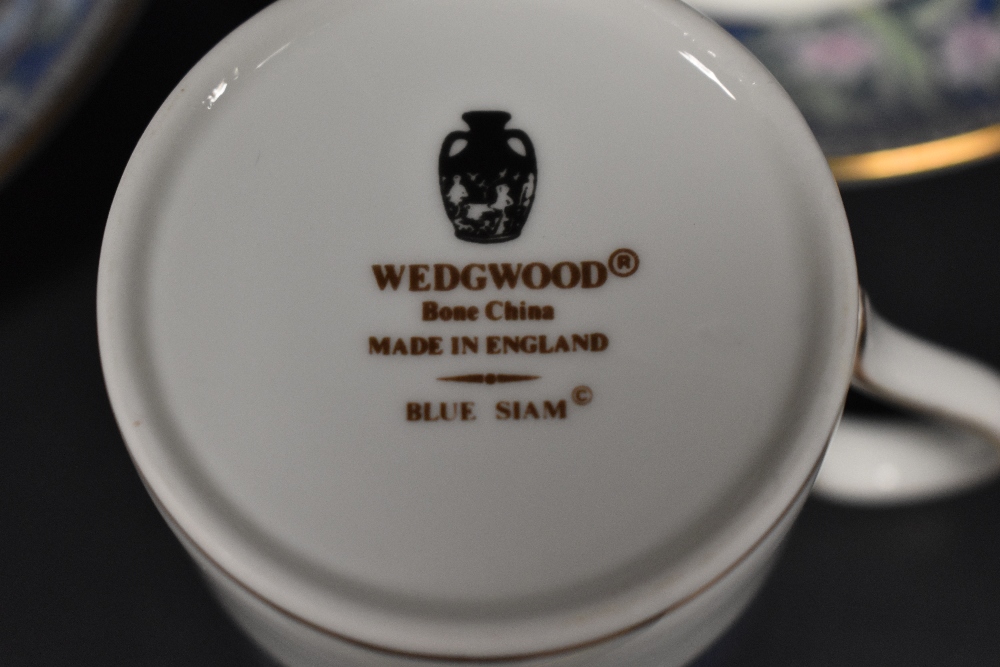 A modern Wedgwood Blue Siam pattern part dinner and breakfast service. - Image 3 of 3