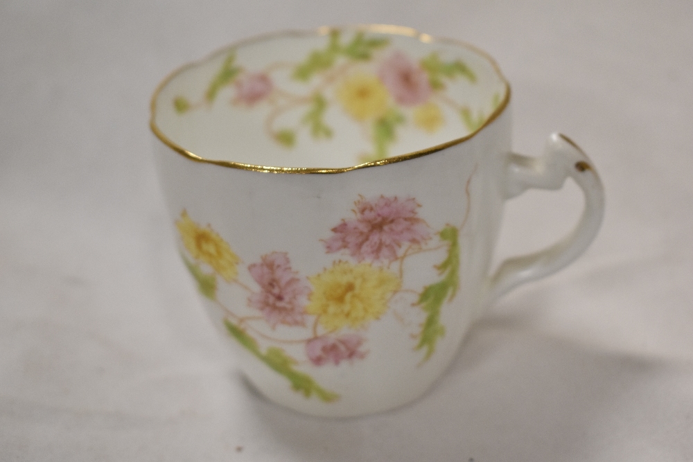 An early 20th century Foley part tea service in a floral pattern 5310 - Image 2 of 3