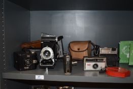 A selection of early 20th century cameras including Kodak, Bullseye and instamatic.