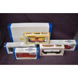 A Bachmann HO scale, 11301 SP 4-8-4 Daylight Loco & Tender, in original box with inner packaging