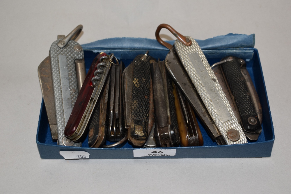 An assortment of vintage pocket knives and multi tools, including 1943 dated military issue.