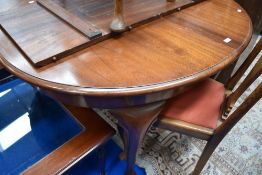 An early 20th Century mahogany windout dining table having Queen Anne style legs and additional