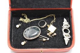 A small collection of jewellery in red leather case, to include a gold leaf pendant on chain, an
