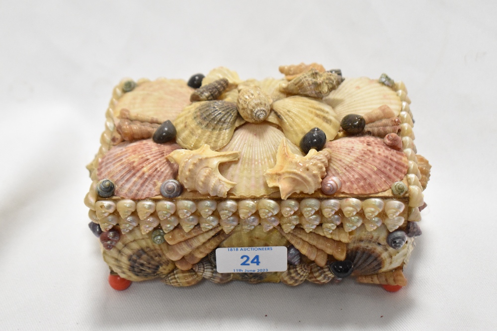 A shell encrusted jewellery box containing various jewellery, to include synthetic pearls, and other - Image 2 of 2