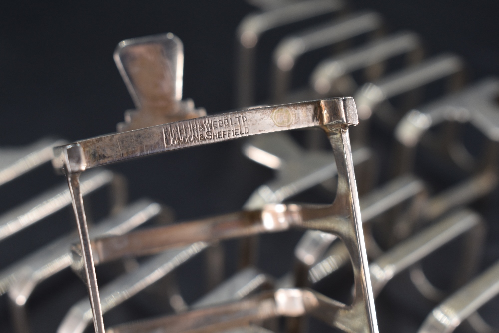 A group of four Art Deco design silver four division toast racks, each of rectangular form with - Image 3 of 3