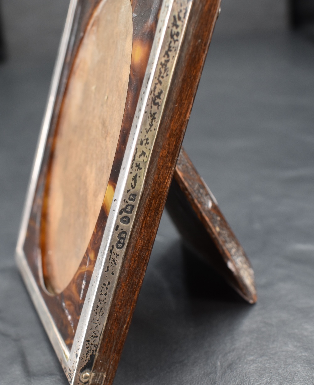 A small George V silver and tortoiseshell photograph frame, the interior with oval aperture, marks - Image 2 of 2